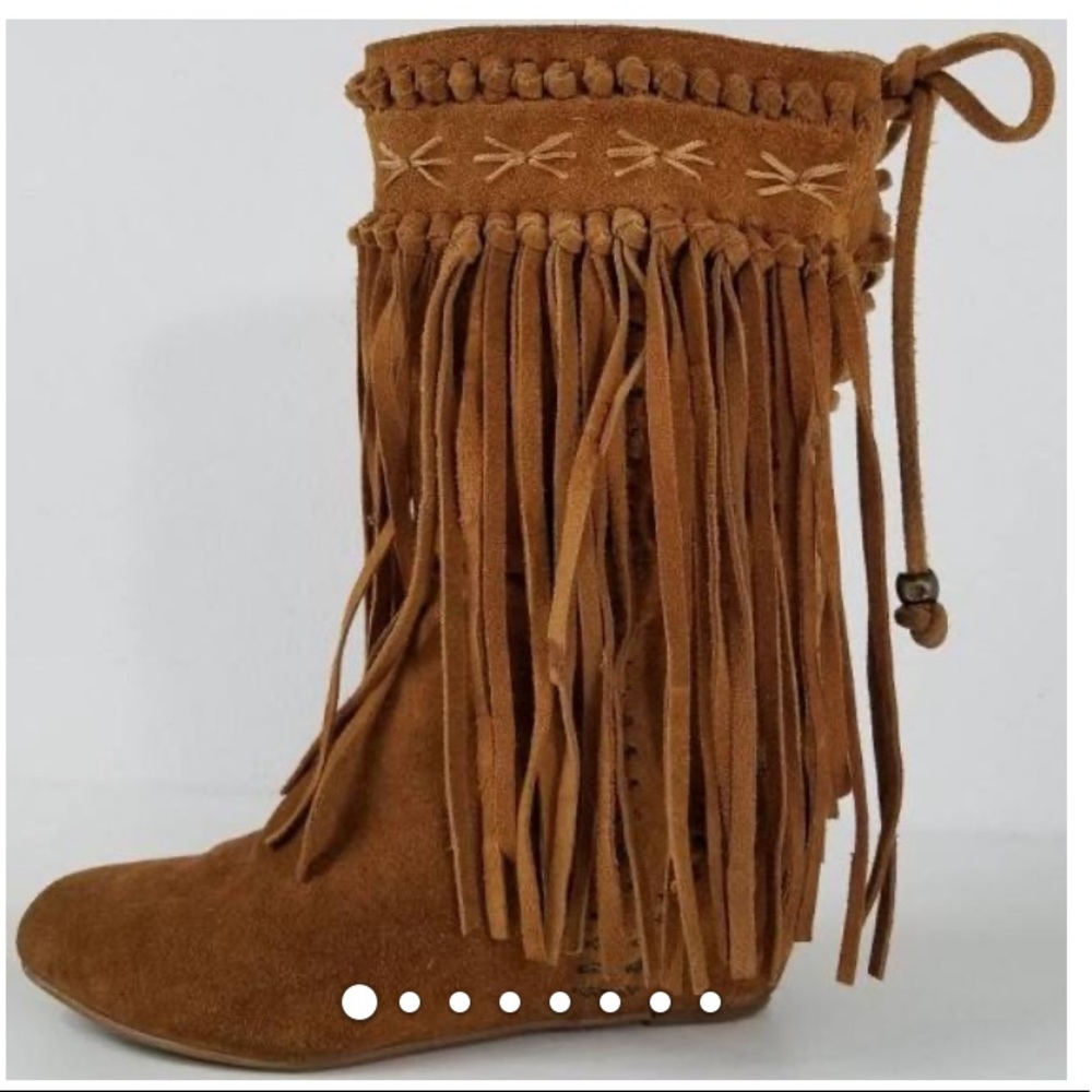 Boots - Picture 5 of 8